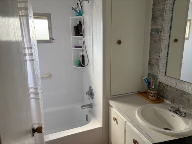 4 Apple Ave a Bradenton, FL Mobile or Manufactured Home for Sale
